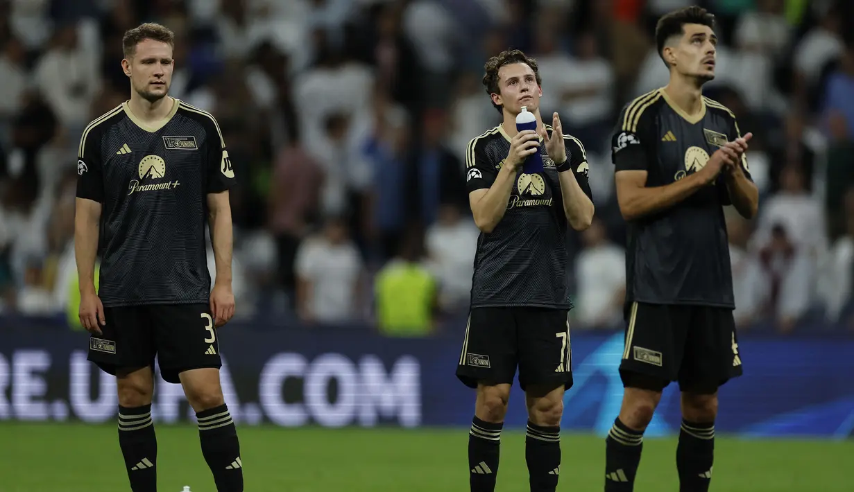 Didatangkan Leeds United pada awal musim 2022/2023 dari RB Salzburg dengan nilai transfer 32,84 juta euro, Brendan Aaronson (tengah) akhirnya hanya semusim berlaga di Premier League setelah The Whites dipastikan terdegradasi di akhir musim. Pada awal musim 2023/2024 ia dipinjamkan ke Union Berlin, salah satu wakil Jerman di Liga Champions musim ini. (AFP/Oscar Del Pozo)