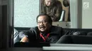 Mantan Gubernur Jawa Timur Soekarwo menunggu pemeriksaan di Gedung KPK, Jakarta, Rabu (28/8/2019). Sebelumnya, Soekarwo sempat mangkir dari panggilan penyidik pada Rabu 21 Agustus 2019 lalu. (merdeka.com/Dwi Narwoko)