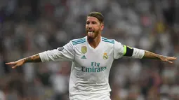 Bek Real Madrid, Sergio Ramos meraih total suara sebesar 588.315 dengan presentase 73.7%.  (AFP/Gabriel Bouys)