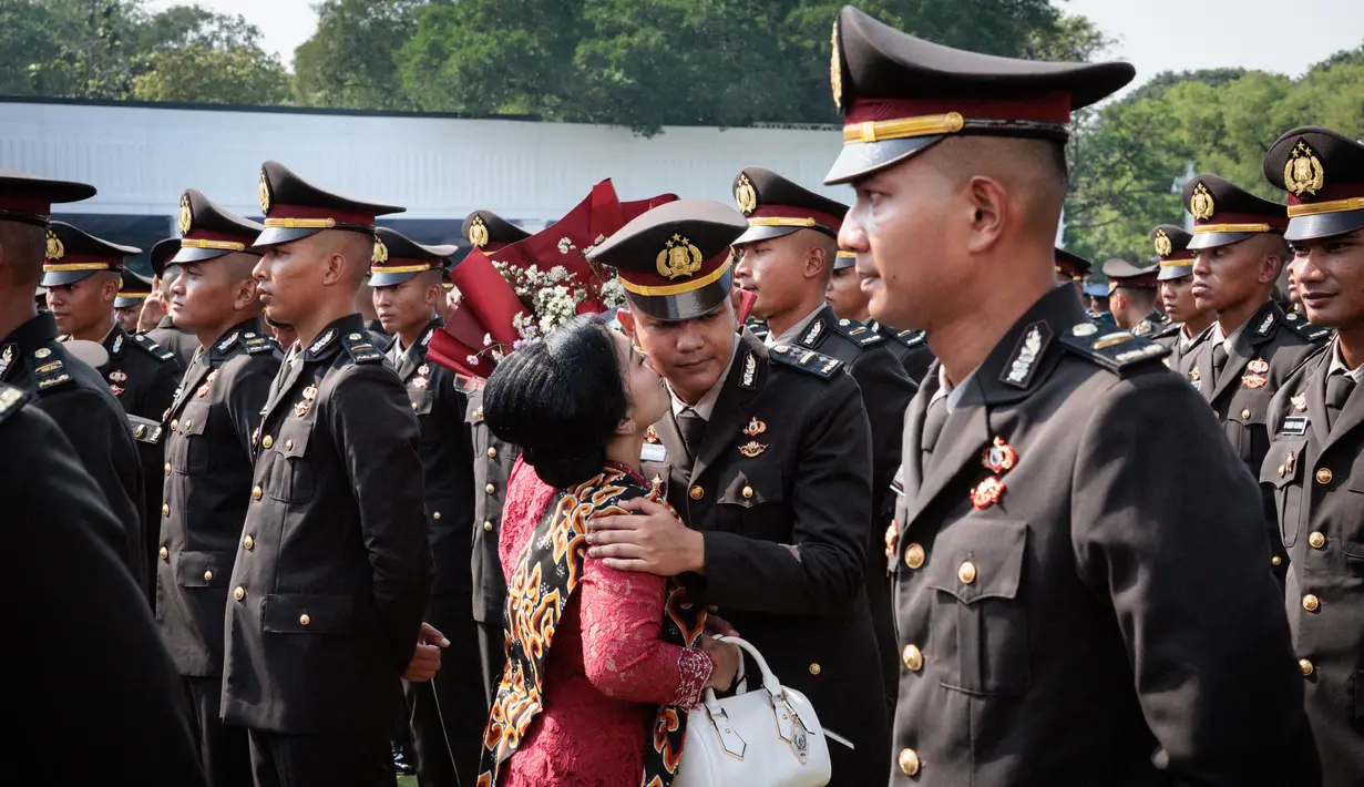 2.000 orang calon perwira remaja (Capaja) dilantik sebagai perwira Tentara Nasional Indonesia (TNI) dan Kepolisian Negara Republik Indonesia (Polri) oleh Presiden Prabowo Subianto di Istana Kepresidenan, Jakarta pada Rabu 23 Juli 2025. (YASUYOSHI CHIBA/AFP)