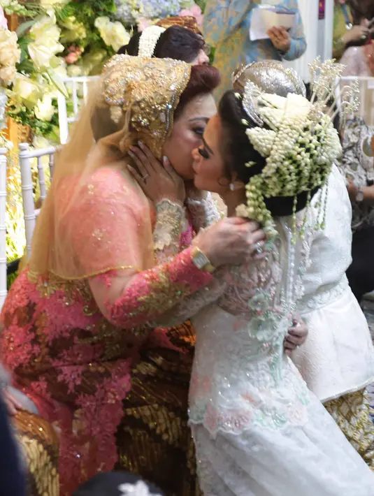 "Nggak tahu ya, Sheza bakal menemani aku di merika. Temani aku sampai selesai S2 di sana, yang penting disupport saja gimana baiknya,” ujar Surya Ibrahim. (Nurwahyunan/Bintang.com)