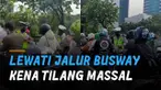 Beredar video puluhan motor dan kendaraan roda empat di tilang polisi saat melewati jalur busway di Jalan arah Slipi-Tomang.