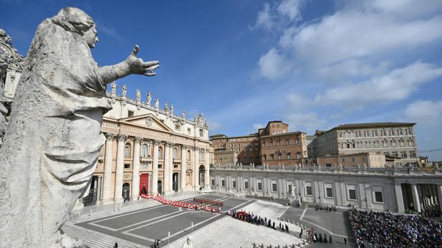 Disemayamkan di Basilika Santo Petrus, Begini Prosesi Pemindahan Jenazah Paus Fransiskus