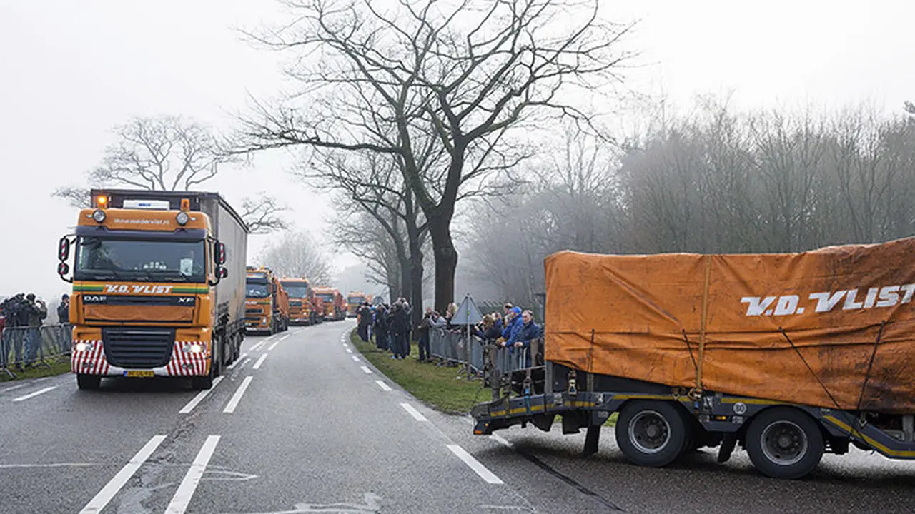 Konvoi pembawa puing MH17 tiba di Belanda. (Reuters)