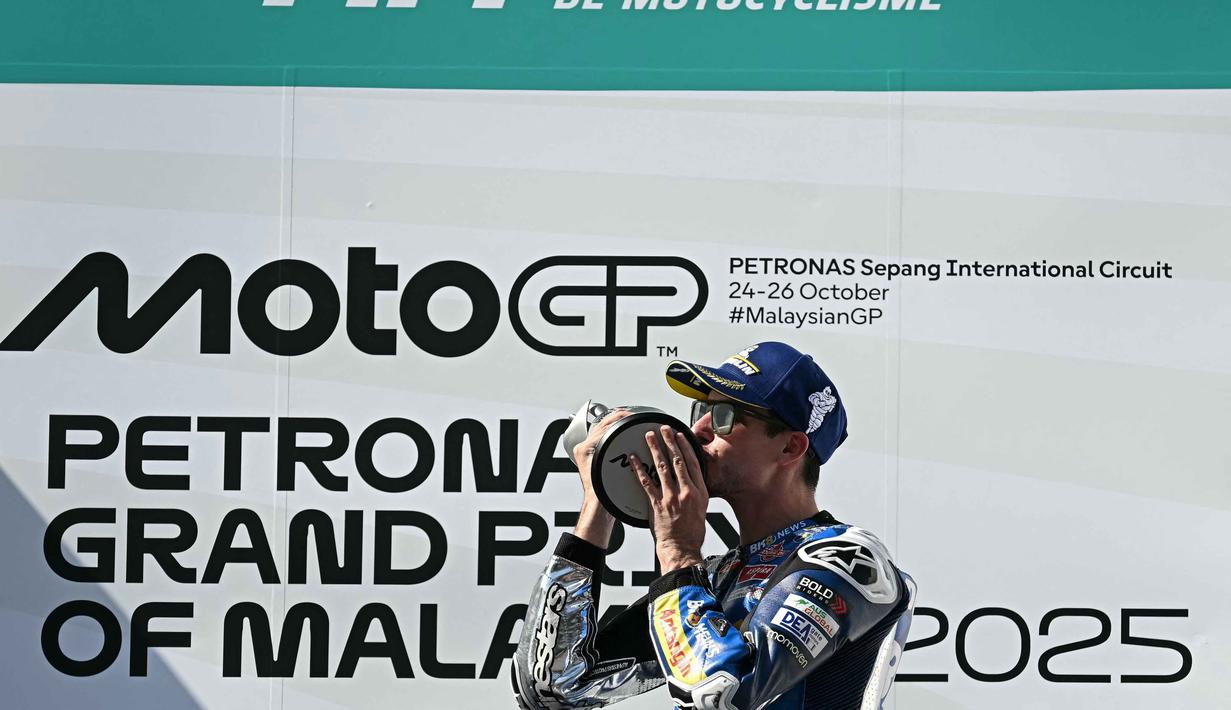 Kemenangan Alex Marquez di MotoGP Malaysia 2025 memastikan posisi pebalap Gresini Racing itu sebagai runner-up MotoGP 2025. (Lillian SUWANRUMPHA/AFP)