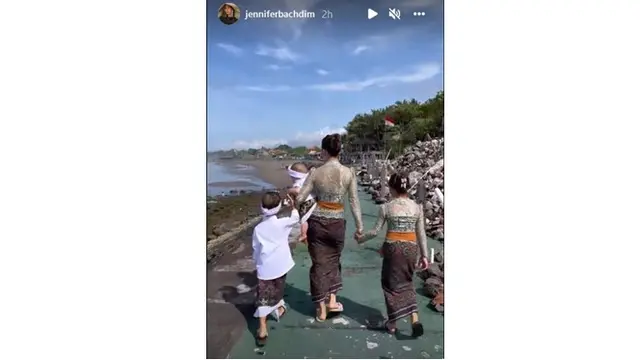 Rayakan Galungan, Ini 6 Momen Jennifer Bachdim dan Anak Pakai Baju Adat Bali