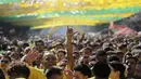 Gaya fans Brasil saat gol Neymar ke gawang Kosta Rika pada laga grup E Piala Dunia 2018 di Rio de Janeiro, Brasil, (22/6/2018). Brasil menang 2-0. (AP/Silvia Izquierdo)