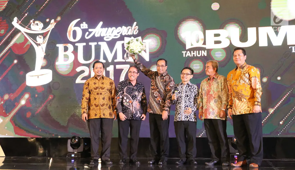 Menteri Perhubungan (Menhub) Budi Karya Sumadi membuka malam Anugerah BUMN 2017  di Jakarta, Jumat (15/9).  Anugerah BUMN Awards 2017 ini didukung oleh PPM Manajemen dengan mengusung tema "Peningkatan Nilai BUMN bagi Negeri". (Liputan6.com/Angga Yuniar)