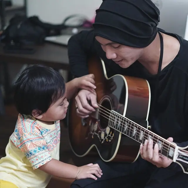 Curhatan Soal Anak Bungsunya Viral, Ini 6 Potret Anji dan Sigra Umar yang Idap ASD