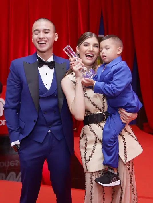 Mikaila Patritz, Fardhan Khan dan Ace, acara Insert Fashion Award 2020 - Color Me Glam. (Bambang E Ros/Fimela.com)