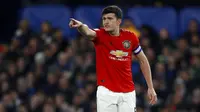 Kapten Manchester United, Harry Maguire, saat melawan Chelsea pada laga Piala Liga Inggris 2019 di Stadion Anfield, Rabu (30/10). Manchester United menang 2-1 atas Chelsea. (AP/Ian Walton)