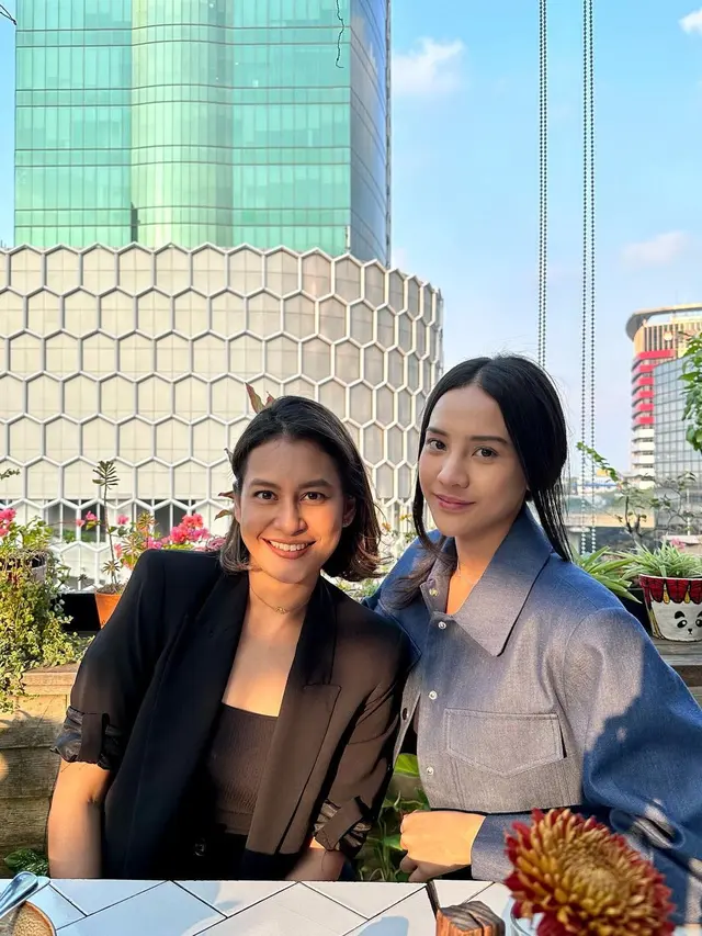 7 Potret Kompak Raihaanun dan Anya Geraldine, Adu Akting di Layangan Putus The Movie