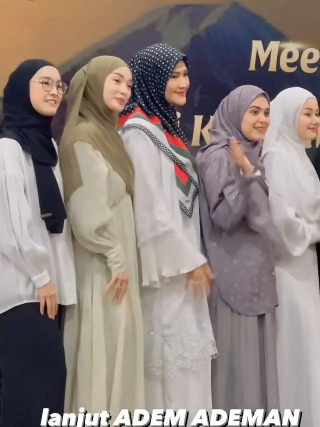 7 Potret Zaskia Gotix Tetap Berhijab Usai Jalani Umroh Ini Tampil Makin Menawan