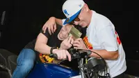 Potret Ariel NOAH Dapat Kado Motor Suzuki RGR dari Gading Marten