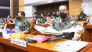 Panglima TNI Jenderal Andika Perkasa bersiap mengikuti rapat dengan Komisi I di DPR RI di Kompleks Parlemen, Jakarta, Senin (24/1/2022). Agenda rapat ini antara lain Strategi dan pendekatan TNI dalam menyelesaikan permasalahan di Papua dan Papua Barat.  (Liputan6.com/Angga Yuniar)