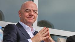 Momen itu juga disaksikan Presiden FIFA Gianni Infantino yang turut hadir di pertandingan Iran vs Kosta Rika. (AP Photo/Riza Ozel)