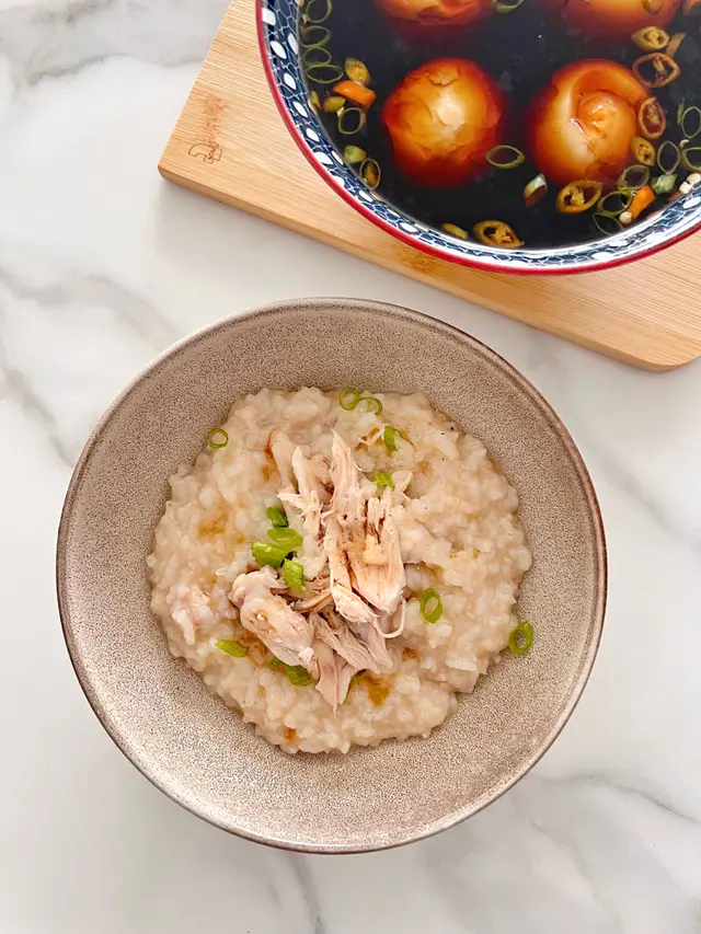 Ciri Khas Chicken Congee Memiliki Tekstur yang Lembut dan Creamy