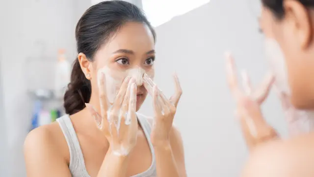 4 Produk Skincare yang Ampuh Mencegah Kulit Kering di Musim Hujan, Mau Tahu?
