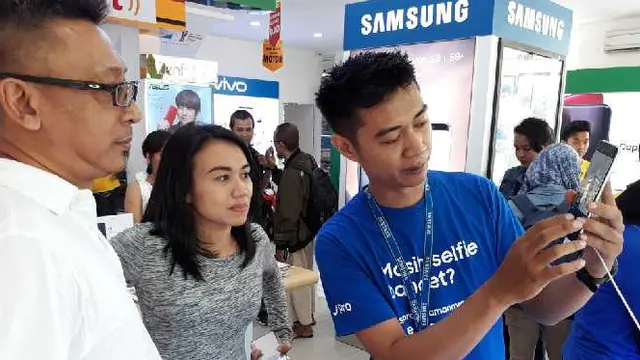 Peluncuran Ponsel Mart di Cengkareng. Liputan6.com/Pramita Tristiawati