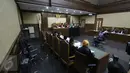 Sidang perdana kasus dugaan korupsi pengadaan proyek e-KTP 2011-2012 di Pengadilan Tipikor, Jakarta, Kamis (9/3). Terdakwa kasus korupsi e-KTP, Irman dan Sugiharto, menjalani sidang perdana dengan agenda pembacaan dakwaan. (Liputan6.com/Helmi Afandi)