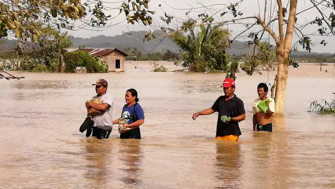 Terjangan Topan Phanfone Kacaukan Perayaan Natal di Filipina