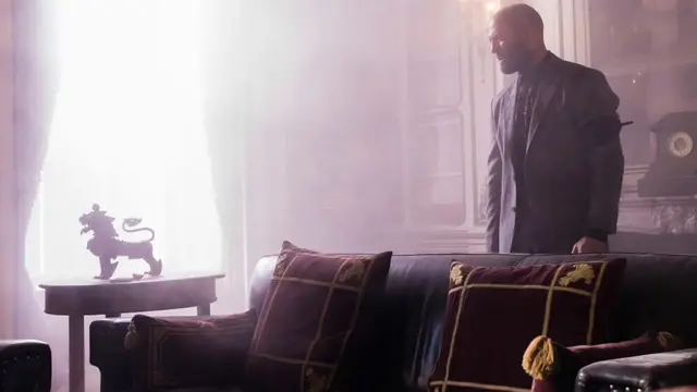 Jason Statham sebagai Adam Clay dalam film The Beekeeper. (Foto: Dok. Metro-Goldwyn-Mayer/ Miramax)