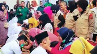 Pasien penyalahgunaan narkoba di Rumah Sakit Jiwa Tampan bertemu dengan keluarga. (Liputan6.com/M Syukur)