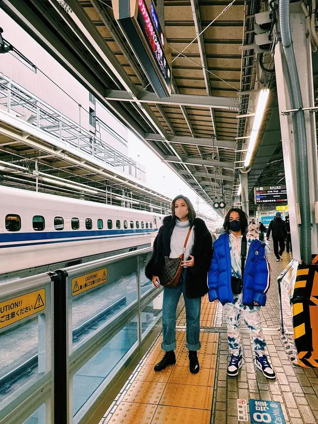 BCL dan sang anak Noah Sinclair liburan di Jepang (foto: instagram @bclsinclair)