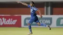 Pemain Persib Bandung, Frets Listanto Butuan, merayakan gol yang dicetaknya ke gawang Bali United dalam pertandingan Babak Penyisihan Piala Menpora 2021 di Stadion Maguwoharjo, Sleman. Rabu (24/3/2021). (Bola.com/Arief Bagus)