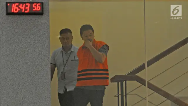 Kompak Terjaring OTT, Begini Ekspresi Bapak dan Anak Usai Diperiksa KPK