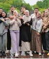 Irish Bella, Dhini Aminarti, Vebby Palwinta, Ryana Dea dan Fenita Arie baru-baru ini tengah liburan di alam.  Mereka pun tampil dengan outfit santai bersama suami mereka. [@ryana_dea]