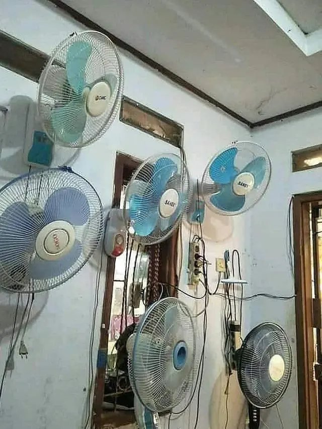 Efek Cuaca Panas, 6 Tingkah Orang Pakai Kipas Angin Ini Kocak