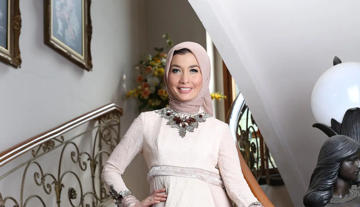 Arzetti Bilbina yang mengawali kariernya sebagai model, kini menjadi wakil rakyat dari Partai Kebangkitan Bangsa (PKB). Baginya, menjadi wakil rakyat adalah amanah rakyat. (Galih W. Satria/Bintang.com)