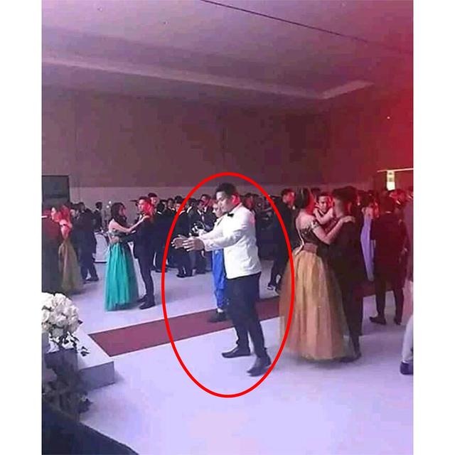 7 Potret Sedih Orang Jomblo di Antara Pasangan Kekasih Ini Bikin Nangis