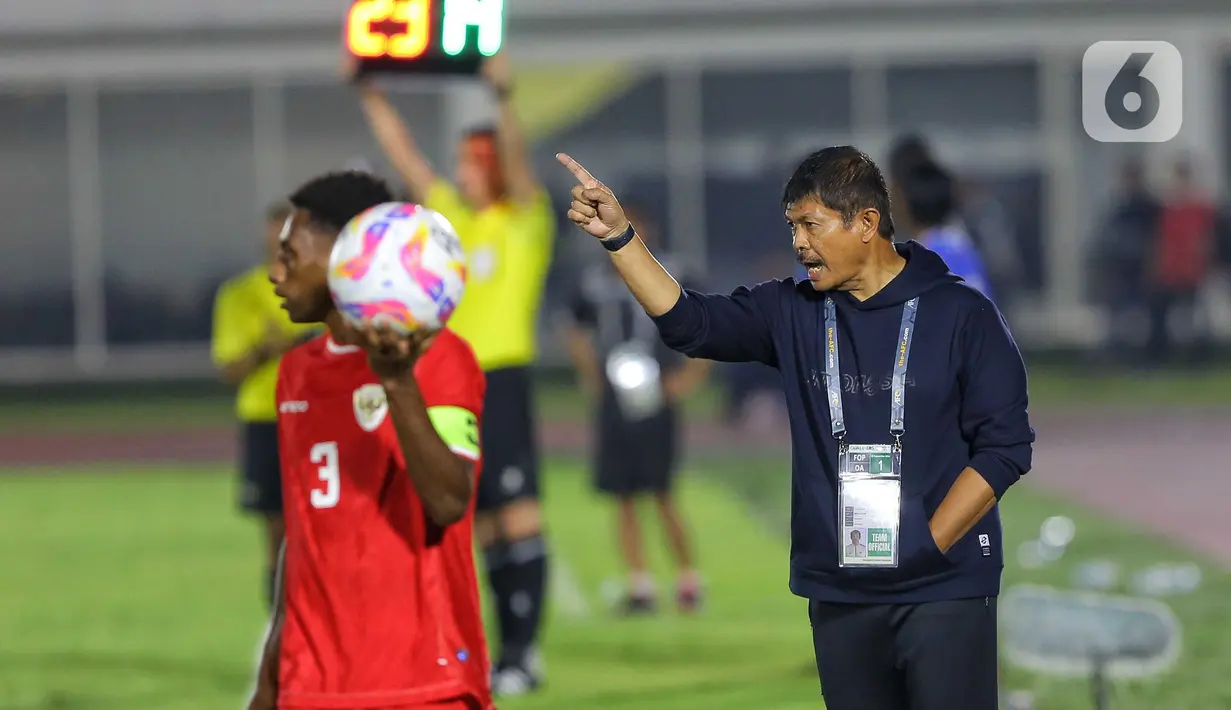 Di babak pertama, tim asuhan Indra Sjafri sempat kesulitan menembus pertahanan ketat dari Maladewa. (Liputan6.com/Angga Yuniar)