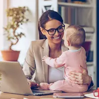 Tetap bekerja./Copyright shutterstock.com/g/g-stockstudio