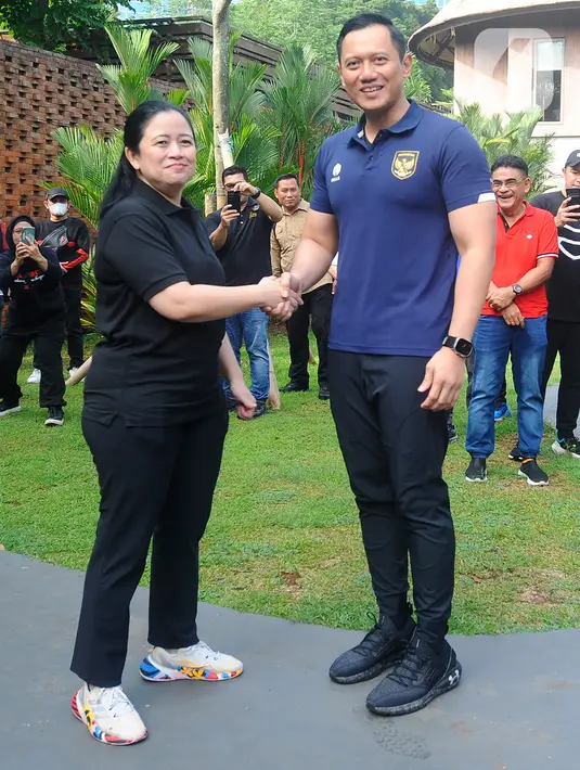 Keduanya lalu masuk ke dalam restoran untuk melakukan pertemuan tertutup. (merdeka.com/ Arie Basuki)