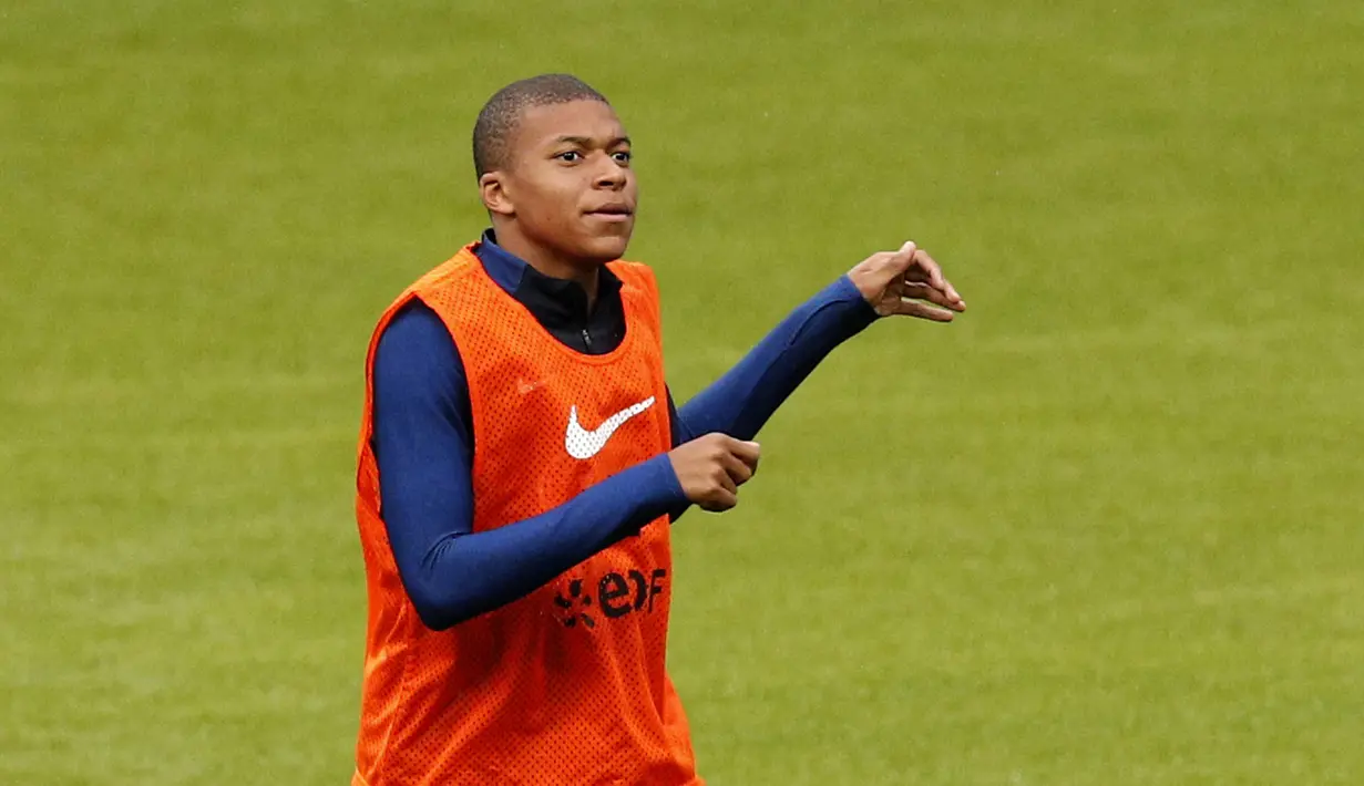 Kylian Mbappe menjadi salah satu andalan pelatih Prancis saat melawan Belanda di Stade de France stadium aint Denis, (30/8/2017). Prancis akan melawan Belanda pada pada kualifikasi Grup A Piala Dunia 2018.  (AP/Christophe Ena)