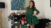 Farah Quinn kembali membagikan potret ia dan buah hati mengenakan busana serasi, kali ini gaun bernuansa hijau. (dok. Instagram @farahquinnofficial/https://www.instagram.com/p/CJNr0e4hKV7/)