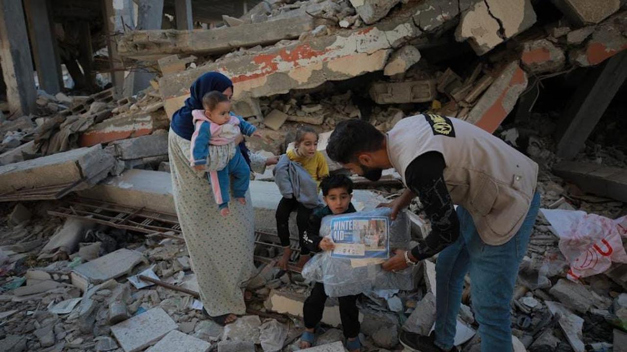 INH Salurkan Ribuan Paket Bantuan Musim Dingin untuk Pengungsi di Gaza