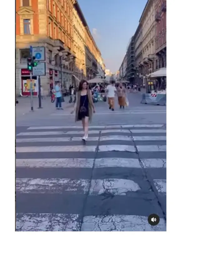 7 Momen Liburan Cut Tary di Paris dan Italia, Seru Banget