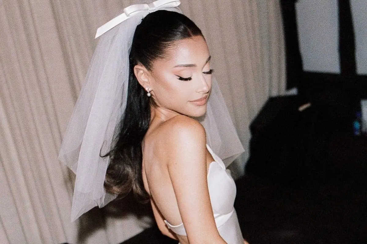 Akhirnya Dipublikasikan, Ini 6 Momen Pernikahan Ariana Grande dan Dalton Gomez