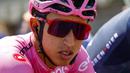 Ia dinobatkan sebagi pembalap kolombia pertama yang pernah menjuarai Tour de France. Selain itu, ia juga menyandang White Jersey atau pembalap muda terbaik (U25) dan posisi ke dua pada Mountain Classification, kalah tipis (86-78 poin) dengan Romain Bardet (AG2R La Mondiale). (Foto: AFP/Luca Bettini)