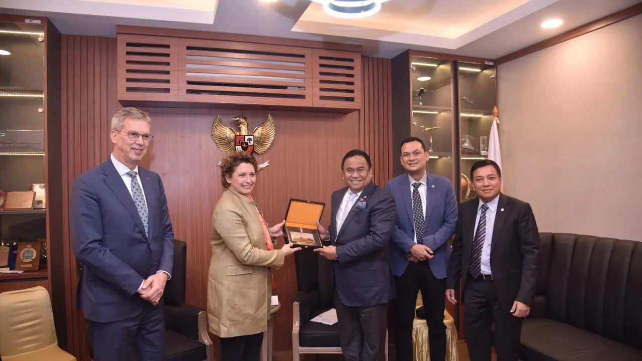 Wakil Ketua DPR RI Rachmat Gobel melakukan pertemuan bilateral dengan Vice President of European Parliament Nicola Getrund Ruth Beer. (Dok: DPR RI-P20)