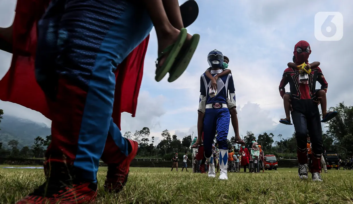 FOTO: Keseruan Anak-Anak Pengungsi Merapi saat Dihibur Superhero - Foto ...