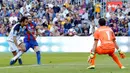 Proses terjadinya gol penyerang Barcelona, Lionel Messi, ke gawang Deportivo pada laga La Liga di Stadion Nou Camp, Barcelona, Sabtu (15/10/2016). Barcelona menang 4-0 atas Deportivo. (Reuters/Albert Gea)