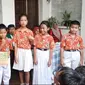 Para siswa sekolah dasar di Kudus diajarkan mengenal tanaman obat, serta praktik langsung membuat jamu tradisional. Foto (Liputan6.com / Arief Pramono)