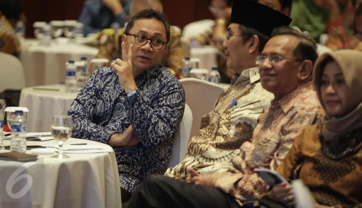 Ketua MPR RI, Zulkifli Hasan menghadiri pembukaan acara Pra Konferensi Nasional Etika Berbangsa dan Bernegara di Jakarta, Rabu (5/3). Dalam pra konferensi 1 tersebut membahas Etika Nasional di Indonesia. (Liputan6.com/Faizal Fanani)