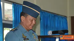 Citizen6, Surabaya: Kapokgadik Kolonel Laut (K) Eko Yuniarto menutup kursus MT Gelombang III tahun 2012 di Gedung Krakatau, Kesatrian Bumimoro, Kobangdikal, Surabaya, Jumat (29/6). (Pengirim: Kobangdikal).