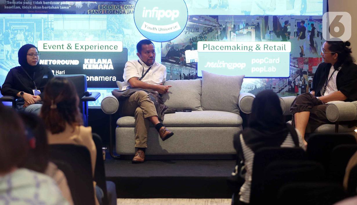 Chief Content Officer (CCO) Kapanlagi Youniverse (KLY), Wenseslaus Manggut saat berbicara di forum IdeaFest 2025 di Jakarta Internasional Convention Center (JICC), Minggu (2/11/2025). Untuk diketahui, IdeaFest 2025 merupakan ruang pertemuan bagi para pelaku industri kreatif untuk mengeksplorasi ide, membangun jejaring, serta menemukan peluang baru di tengah lanskap industri yang terus berkembang.  (Liputan6.com/Helmi Fithriansyah)